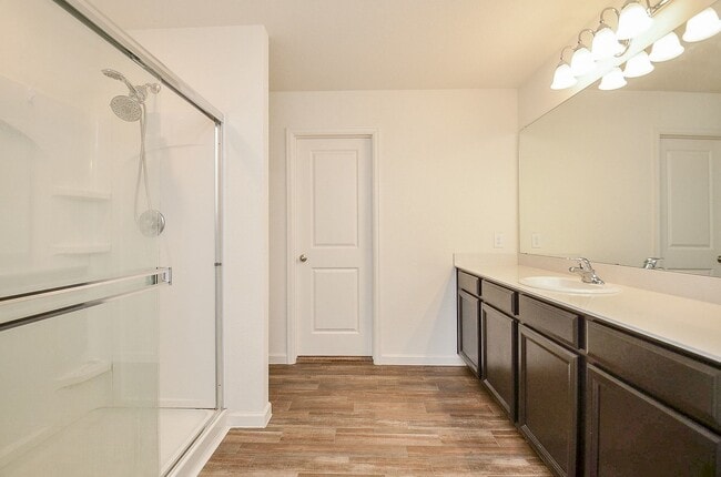 Building Photo - 1013 Banyon Tree Ln