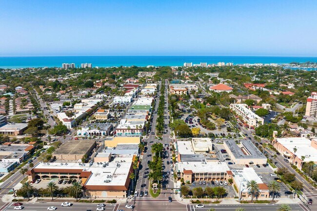 Building Photo - GORGEOUS FULLY RENOVATED 1st FLOOR 2 BEDRO...