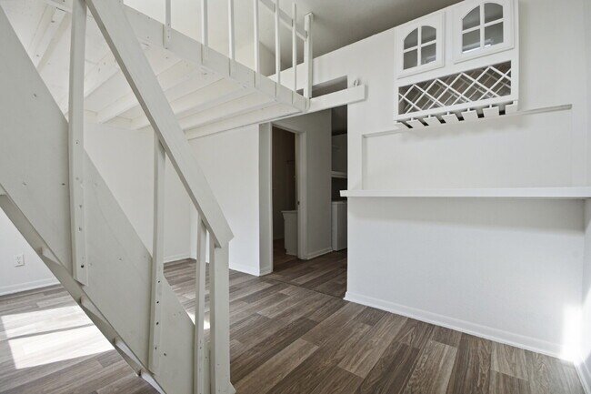 Building Photo - 1108 W McCarty Ln