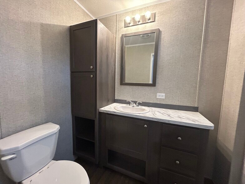 Building Photo - 2361 Oakgrove Dr