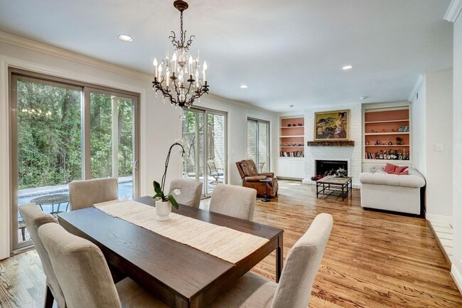 Building Photo - 201 Vanderpool Ln