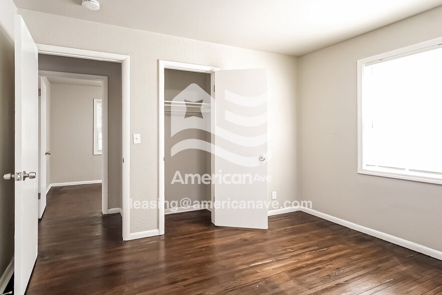Building Photo - 4633 N St Louis Ave
