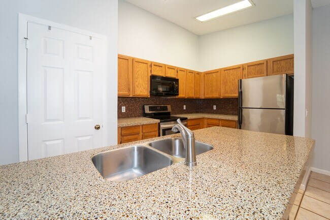 Building Photo - Comfortable Condo Living in St. Augustine Shores