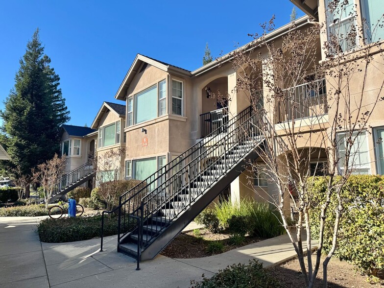 Interior Photo - Hartford Square 2 Bedroom 2 bath apartments