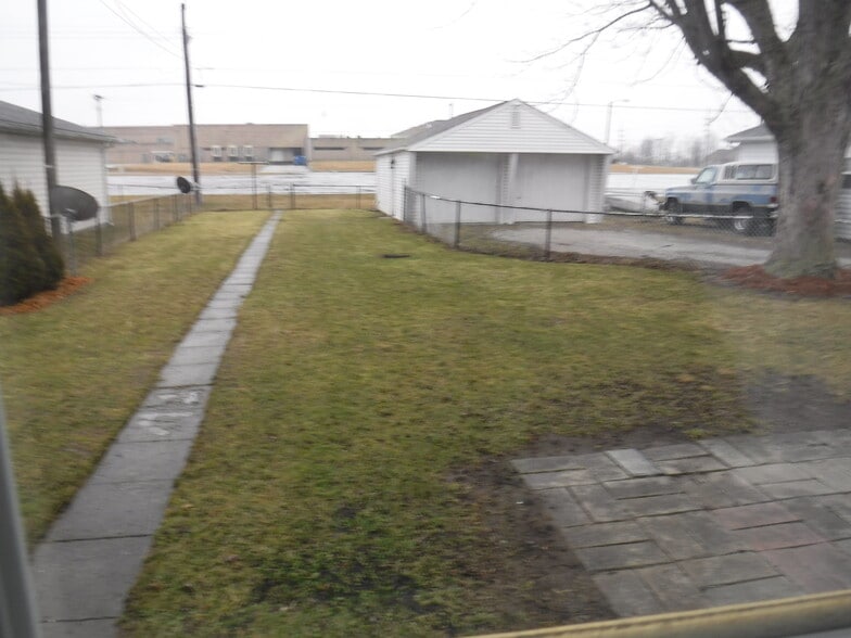 Building Photo - 1006 E Grant St