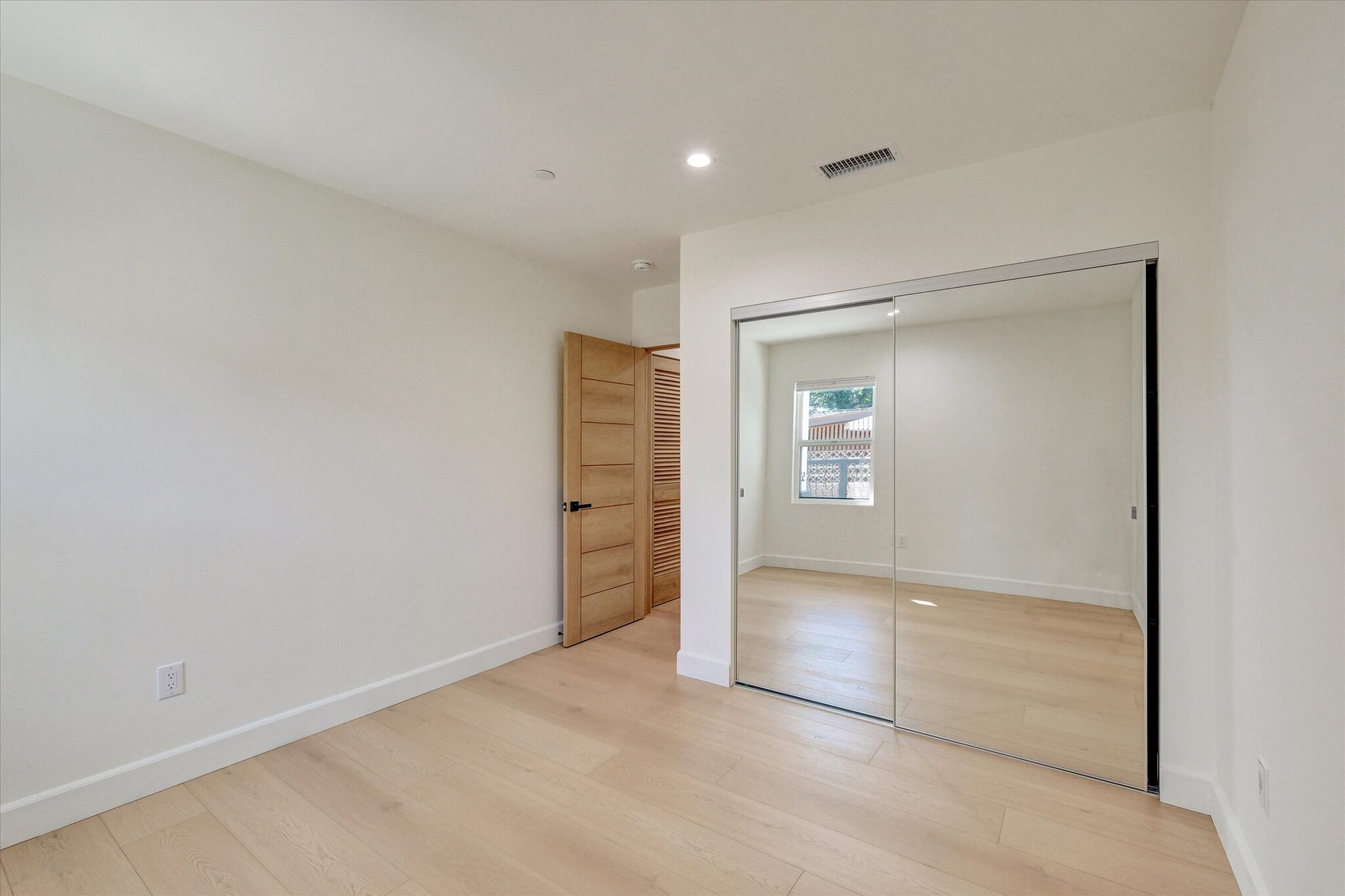 Building Photo - 5348 Thornburn St