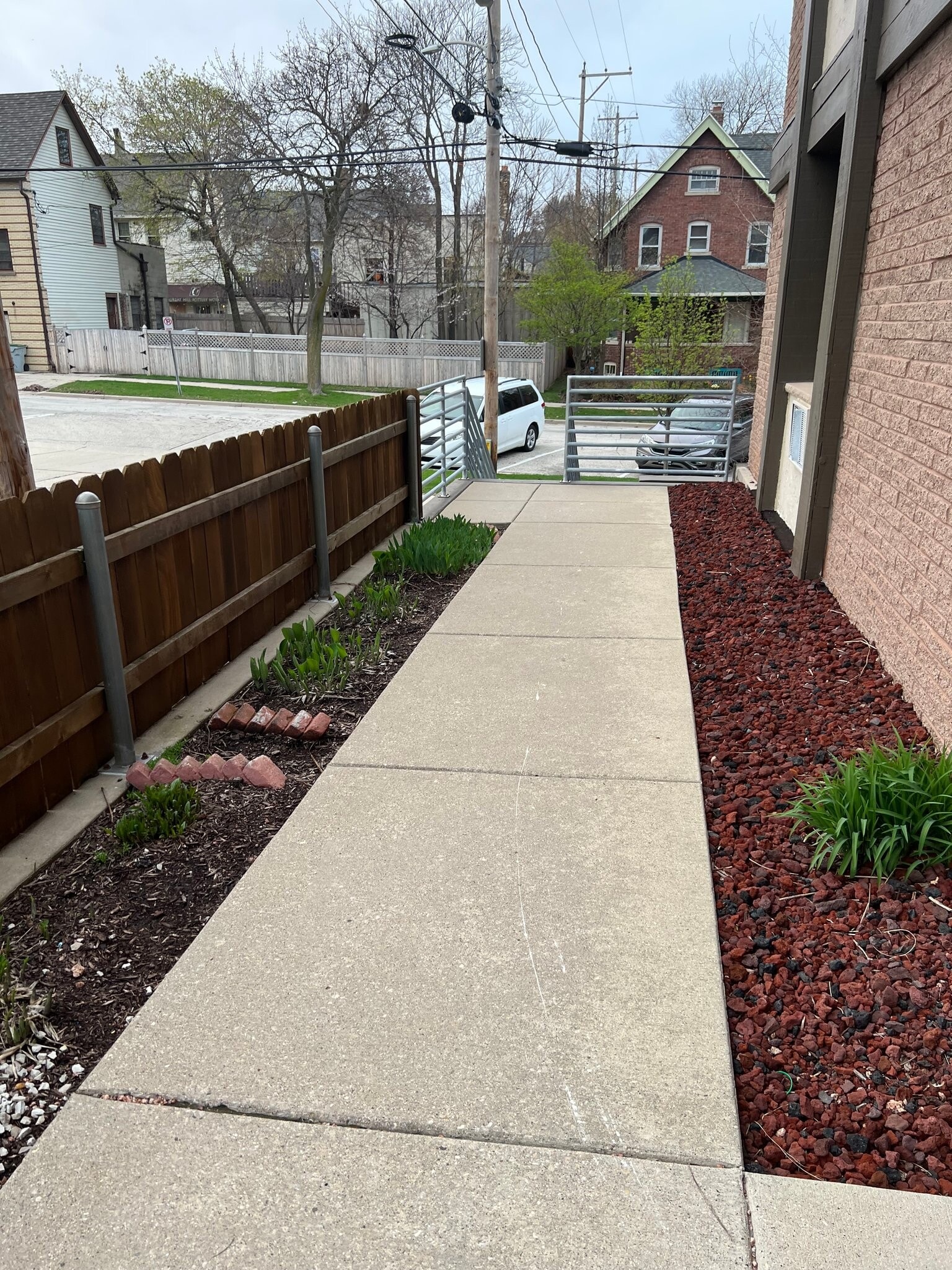 Building Photo - 2025 E Greenwich Ave