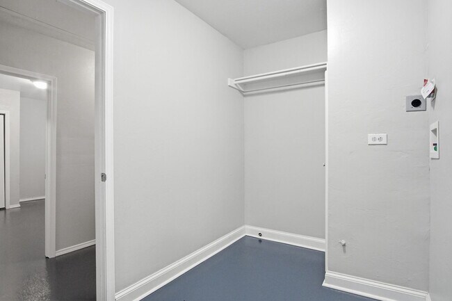 Building Photo - 3717 N Eagle Ln