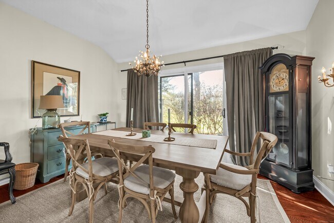 Building Photo - 123 Heritage Vlg