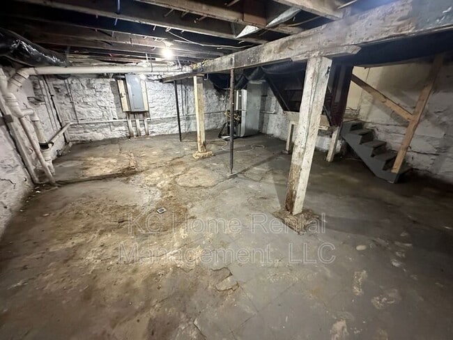Building Photo - 3211 E 32 St