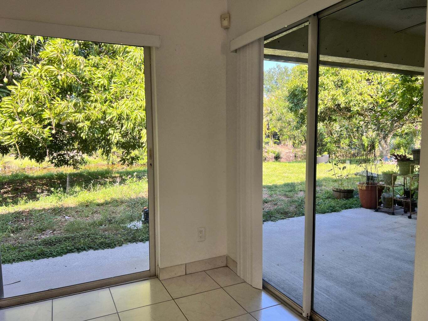 Building Photo - 1096 Staghorn St