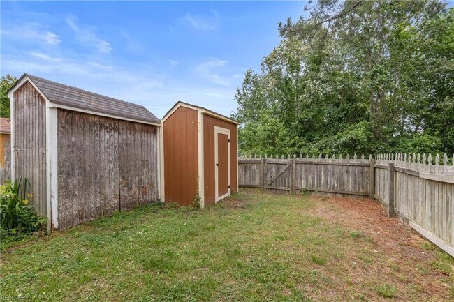 Building Photo - 935 Still-Harbor Cir