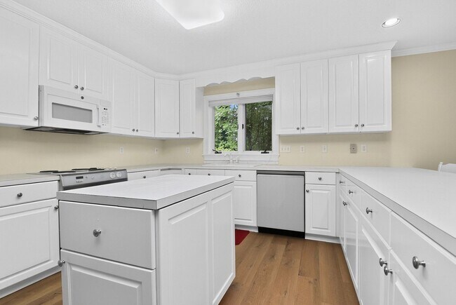 Building Photo - 151 Seagrove Ln