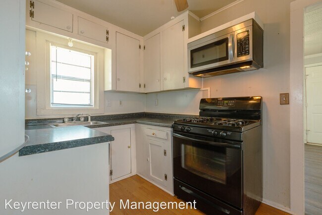Building Photo - 2 br, 1 bath House - 308 E Greeley Street