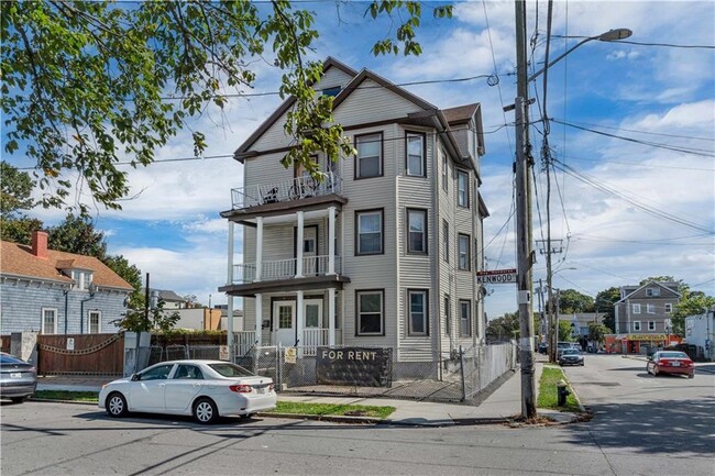 Building Photo - 48 Kenwood St