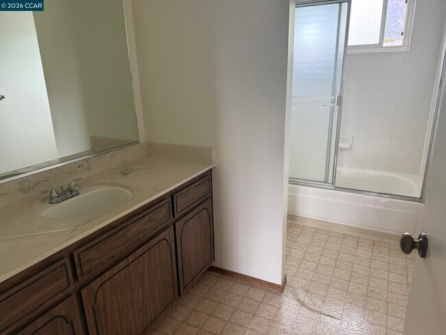 Building Photo - 585 Mt Dell Dr