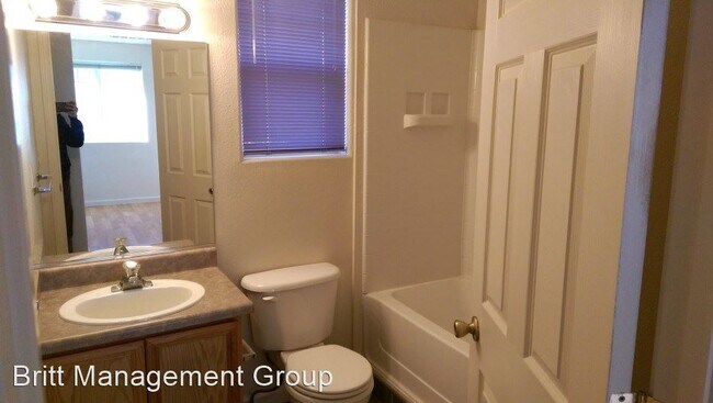 Building Photo - 2 br, 1.5 bath House - 449 Holcomb Avenue