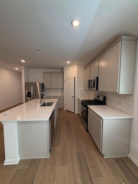 Building Photo - 180 Coopers Hawk Crst