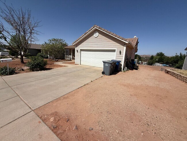 Building Photo - 2-BR Basement Apartment In Washington Includes utilities and all appliances