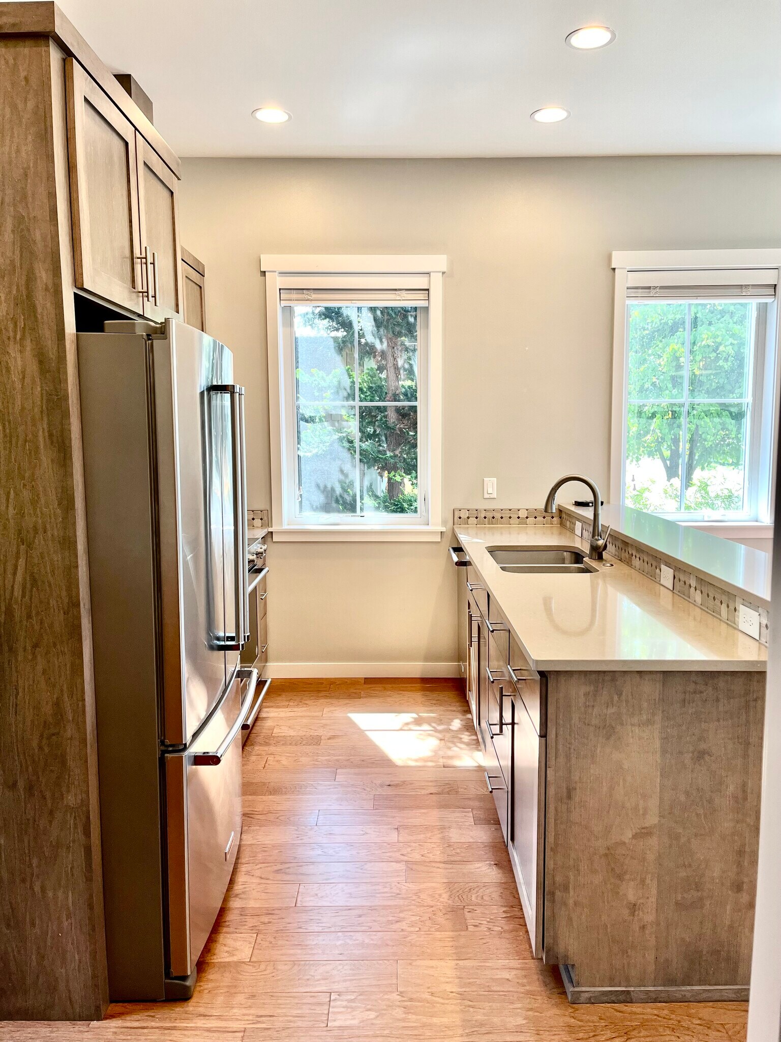 Kitchen - 514 Cascade Ave