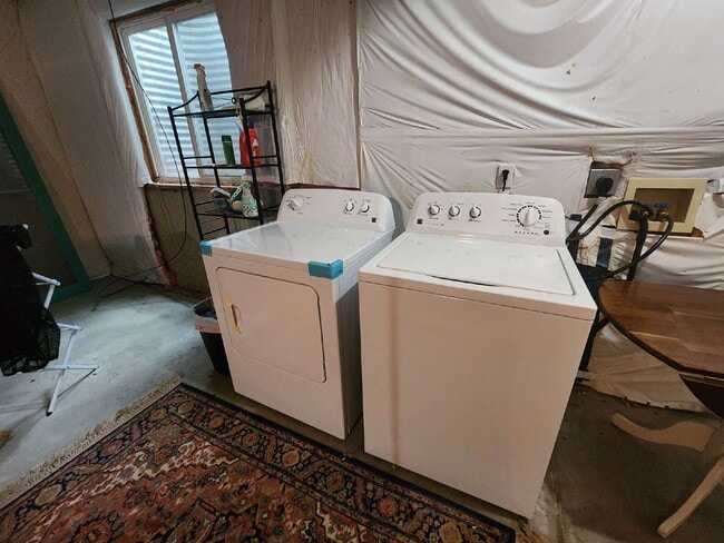 Building Photo - Stunning 3 Bedroom Townhome Tucked Away In Breathtaking Community