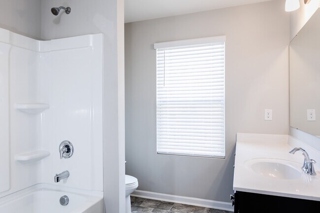 Building Photo - 628 Metro Sta