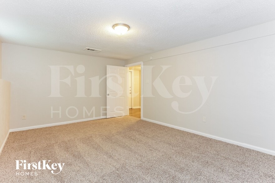 Building Photo - 917 Montclair Dr