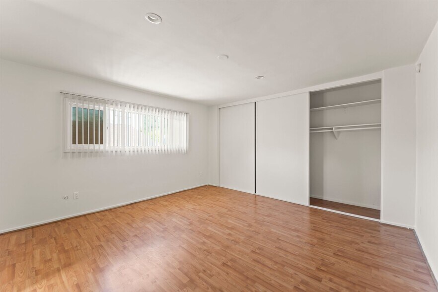 Building Photo - 5738 Woodman Ave