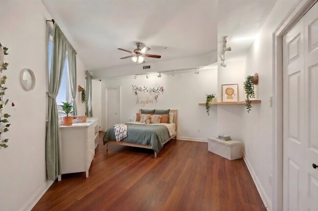 Building Photo - 205 Shearwater Ct W