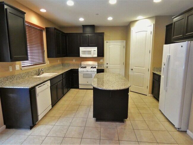 Building Photo - 4/2.5 N. Vacaville home with solar!