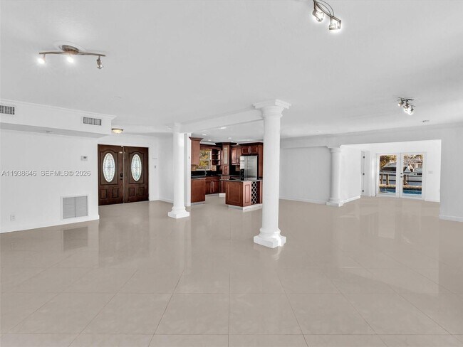 Building Photo - 4416 SW 35th Ave