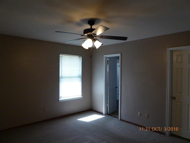 Building Photo - 4018 SW Mesquite Dr