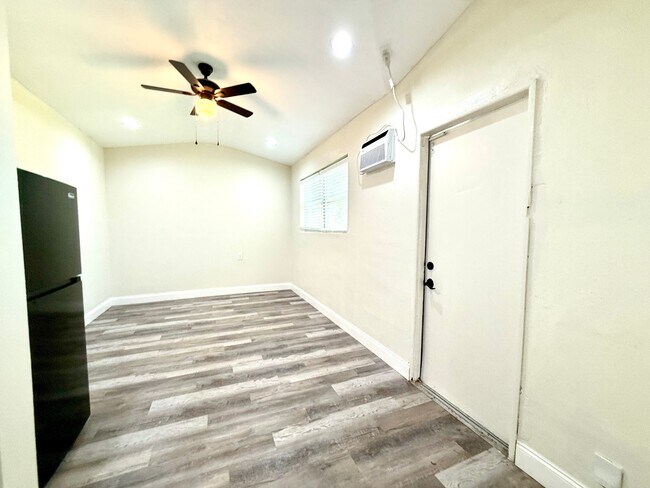 Building Photo - 3548 NW 39th Ave