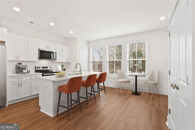 Building Photo - 195 W Lake Ave NW