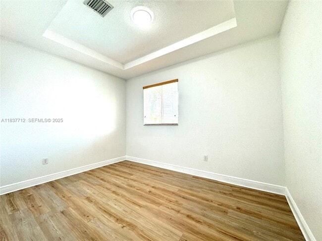 Building Photo - 11667 NE 18th Dr