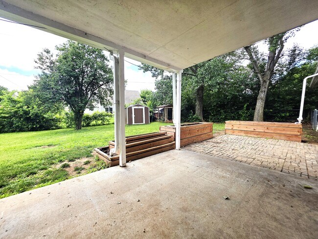 Building Photo - 324 Palomino Ln