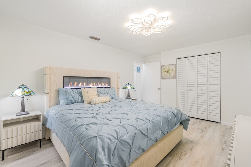 Building Photo - 279 S Brevard Ave