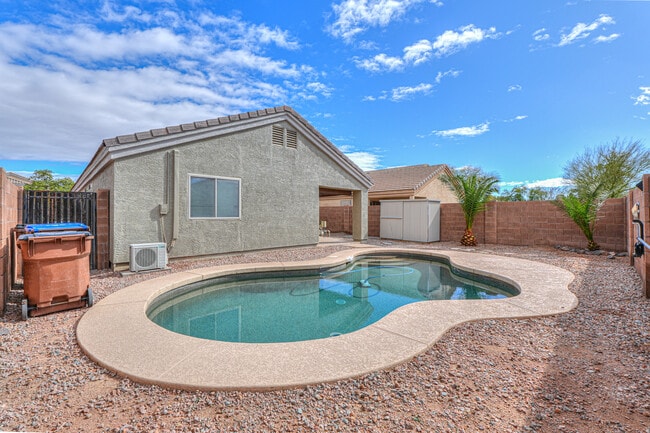 Building Photo - 43749 W Magnolia Rd