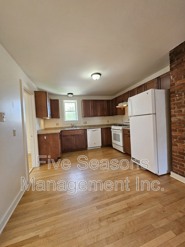 Building Photo - 49 Intervale Ave