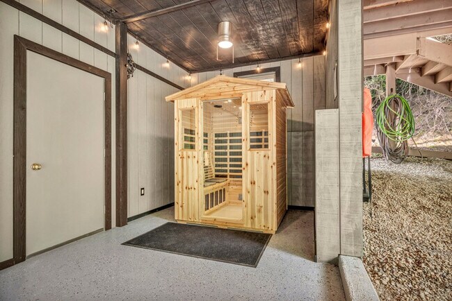 Building Photo - 23120 Bates Rd