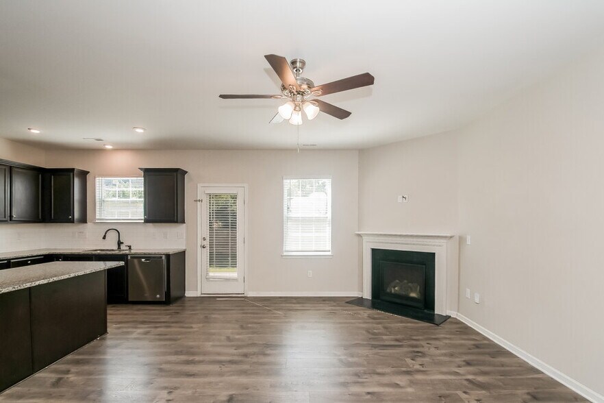 Building Photo - 674 River Dell Townes Ave
