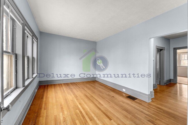 Building Photo - WEST SIDE! 2 Bedroom Single Family Home! JUST LISTED!
