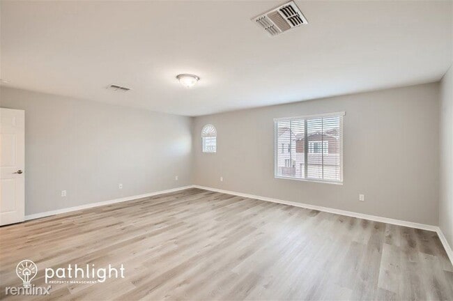 Building Photo - 4 br, 2.5 bath House - 12042 W Fillmore St...