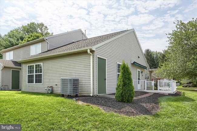 Building Photo - 5 Eastwick Ct