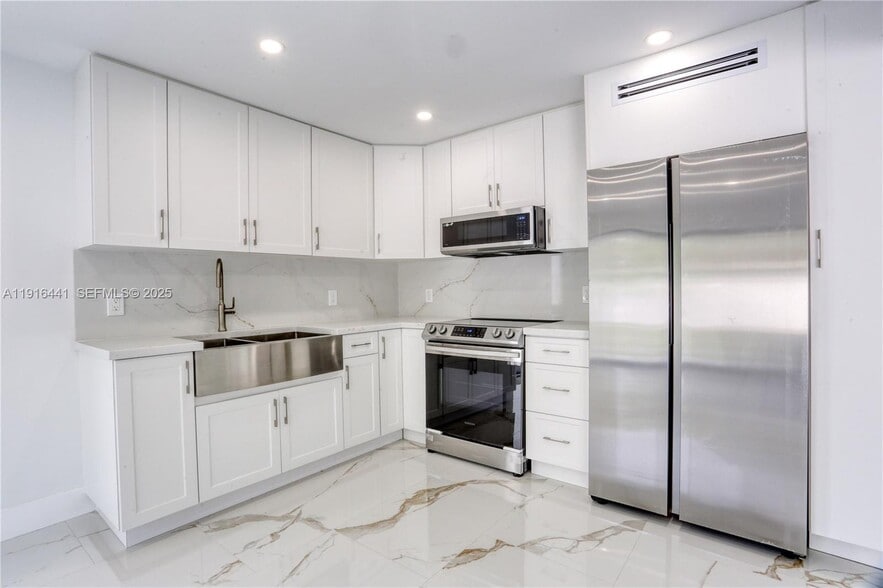 Building Photo - 3305 SW 2nd St