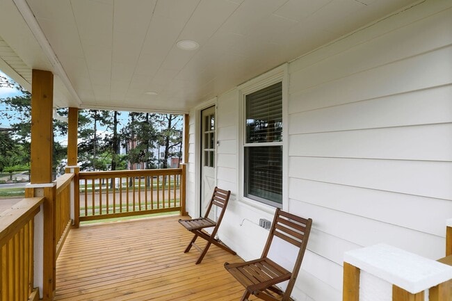 Building Photo - 3BR Aksarben- walking distance UNO, Availa...