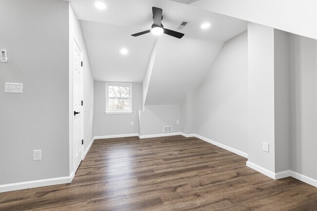 Building Photo - 515 Delamore Pl