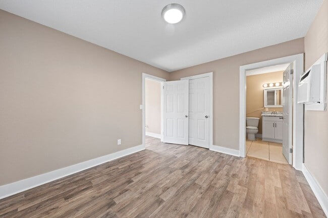 Building Photo - 1 Bedroom Cottage in Fort Walton Beach!