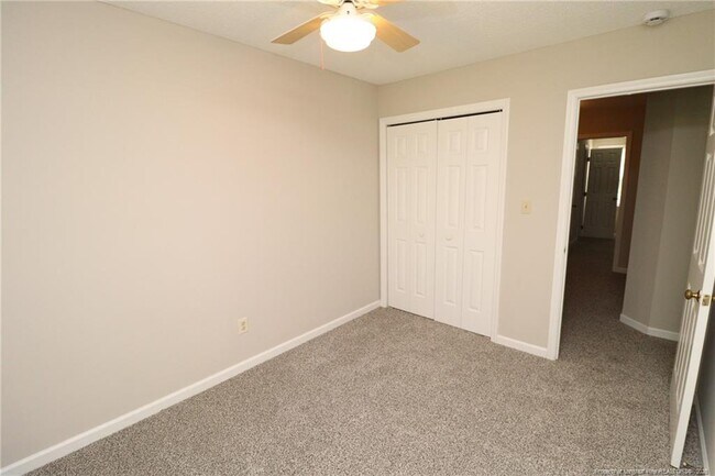 Building Photo - 118 Planetree Ln