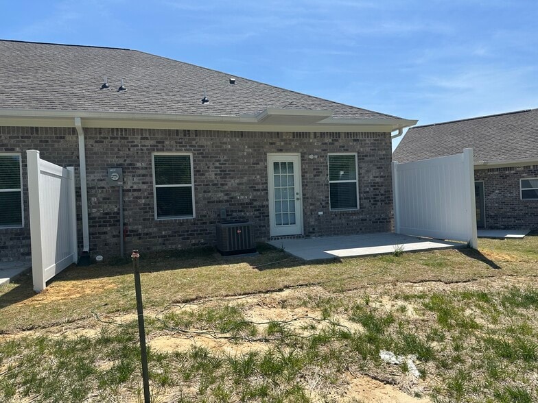 Building Photo - 191 Willowbrook Dr